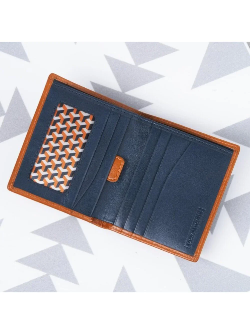 Slim Leather Bifold Wallet for Men - Stylish Saddle Tan Design, Compact